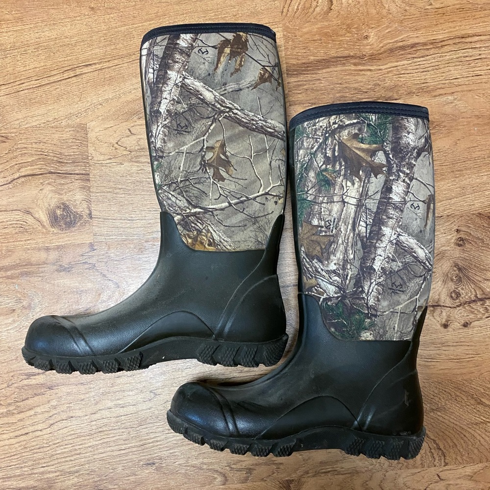 Women's Waterproof Camo Winter Rain Boots - Black and Brown